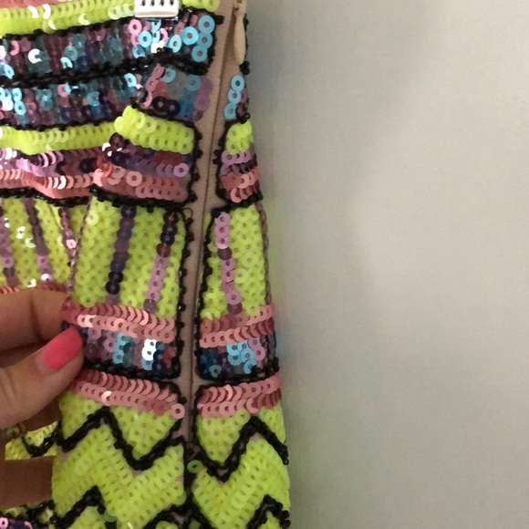 NWT very fun and bright sequins skirt from Vici sz XS - Picture 4 of 4